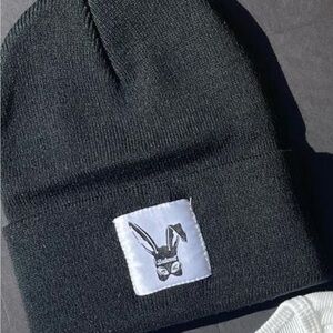 not for sale, looking for someone selling this hat! mine got stolen